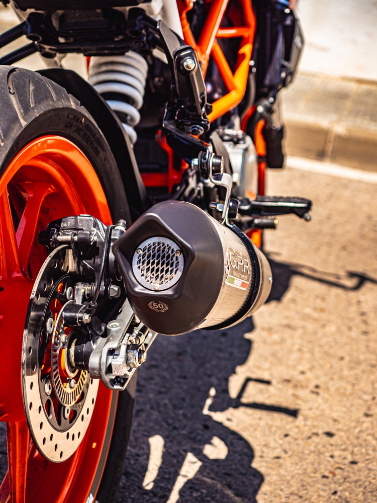Escape compatible con Ktm Rc 390 2017-2020, GP Evo4 Poppy, Escape legal, homologado, silenciador con db killer desmontable y tubo de conexión específico 