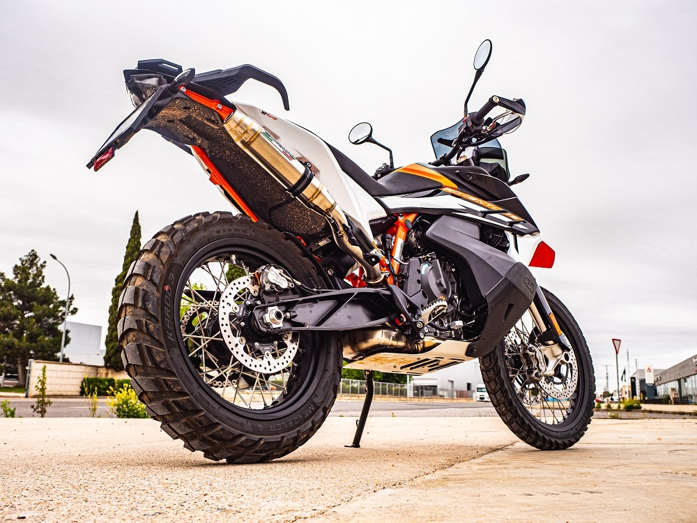 Escape compatible con Ktm SMT 890 2023-2024, Deeptone Inox, Escape legal, homologado, silenciador con db killer desmontable y tubo de conexión específico 