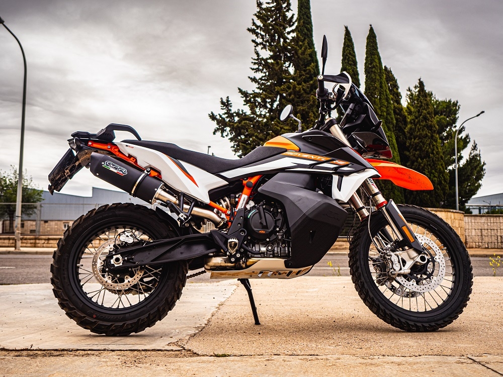 Escape compatible con Husqvarna Norden 901 2022-2024, Furore Nero, Escape racing, silenciador con tubo de conexion, articulo sin homologacion 