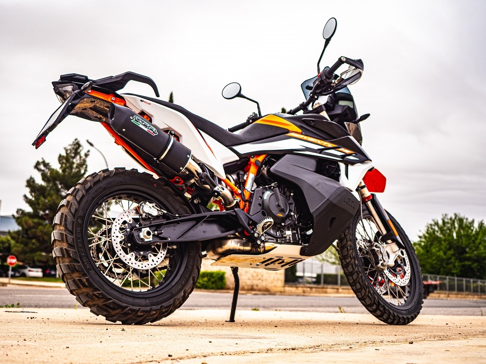 Escape compatible con Husqvarna Norden 901 2022-2024, Furore Nero, Escape racing, silenciador con tubo de conexion, articulo sin homologacion 