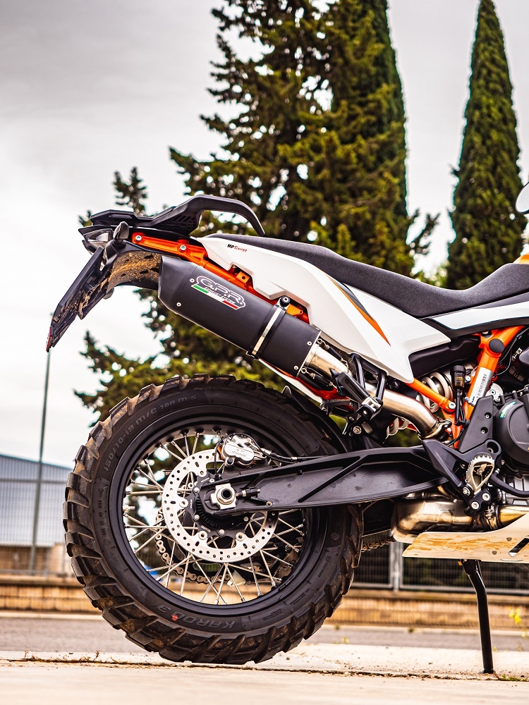 Escape compatible con Husqvarna Norden 901 2022-2024, Furore Nero, Escape racing, silenciador con tubo de conexion, articulo sin homologacion 