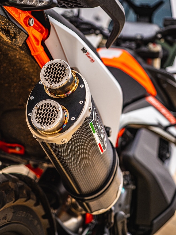 Escape compatible con Ktm Adventure 890 2021-2024, Dual Poppy, Escape legal, homologado, silenciador con db killer desmontable y tubo de conexión específico 