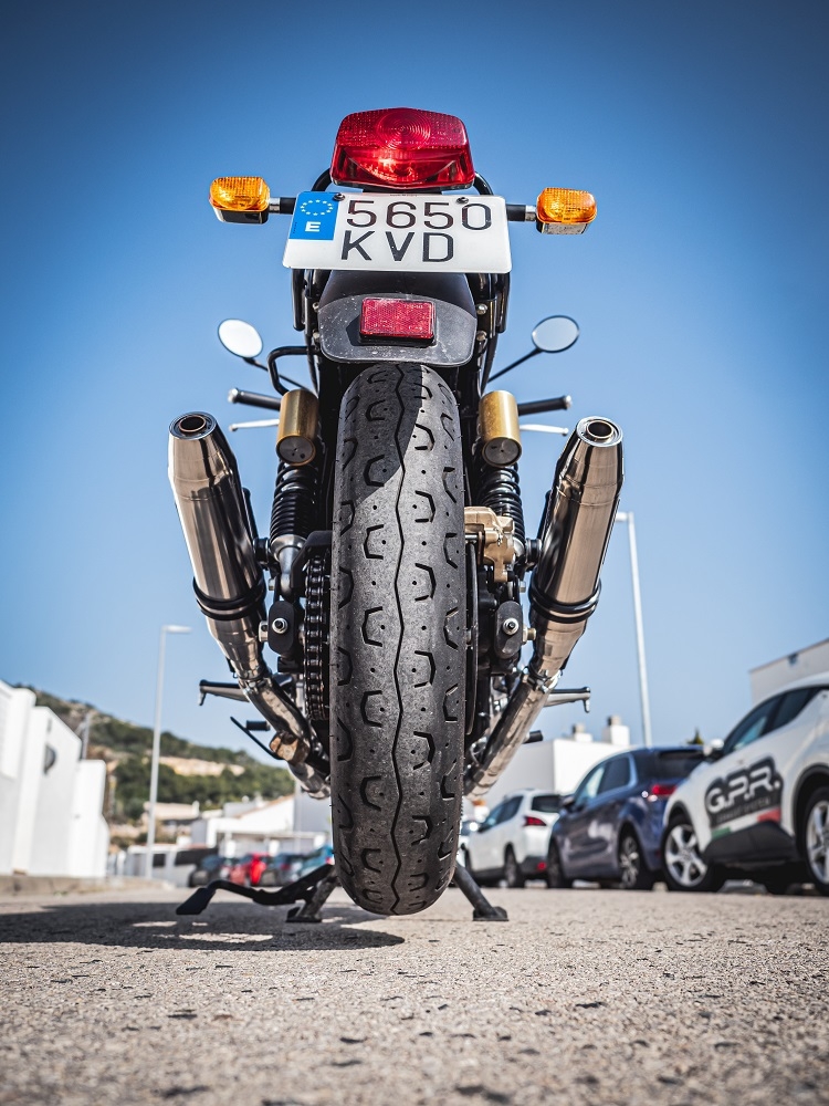 Escape compatible con Royal Enfield Interceptor 650 2019-2020, Deeptone Inox, Par de terminales de escape homologados, con db killer extraíble, catalizadores y tubo de conexión específico 