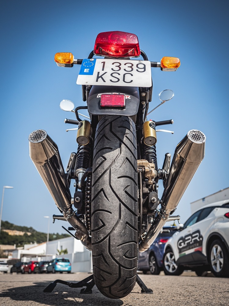 Escape compatible con Royal Enfield Interceptor 650 2021-2024, Ultracone, Par de terminales de escape homologados, con db killer extraíble, catalizadores y tubo de conexión específico 