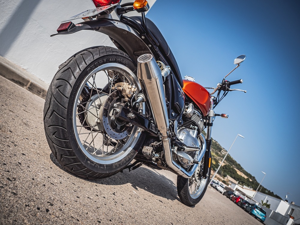 Escape compatible con Royal Enfield Interceptor 650 2021-2024, Ultracone, Par de terminales de escape homologados, con db killer extraíble, catalizadores y tubo de conexión específico 