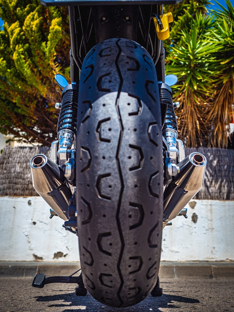 Escape compatible con Triumph Street Twin 900 2020-2021, Vintacone, Par de terminales de escape homologados, con db killer extraíbles y tubos de conexión específicos 