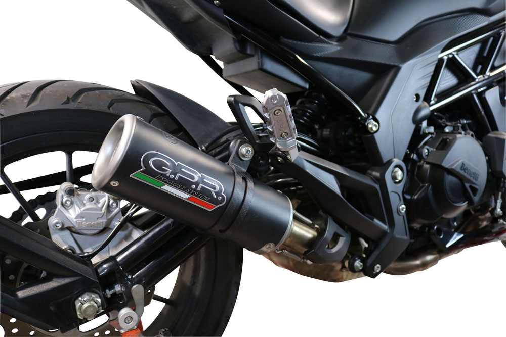 Escape compatible con Benelli 502 C 2021-2024, M3 Black Titanium, Escape legal, homologado, silenciador con db killer desmontable y tubo de conexión específico 