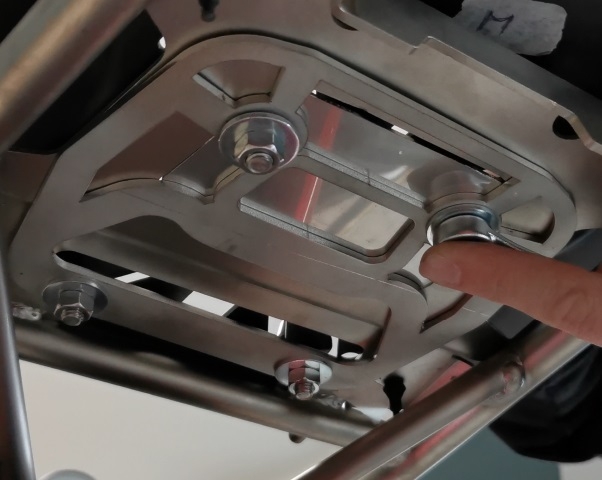 Baúl en aluminio, color negro con placa específica incluida Baúl GPR TECH compatible con  Aprilia Tuareg 660 2021/2024 e5