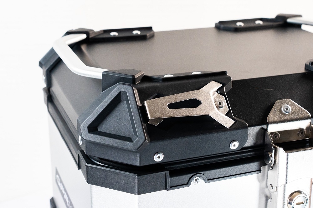 GPR TECH BAUL ALPI-TECH 26 LT. PLATA Baúl superior Top Case de aluminio color plata con placa universal incluida Capacidad Litros 26
