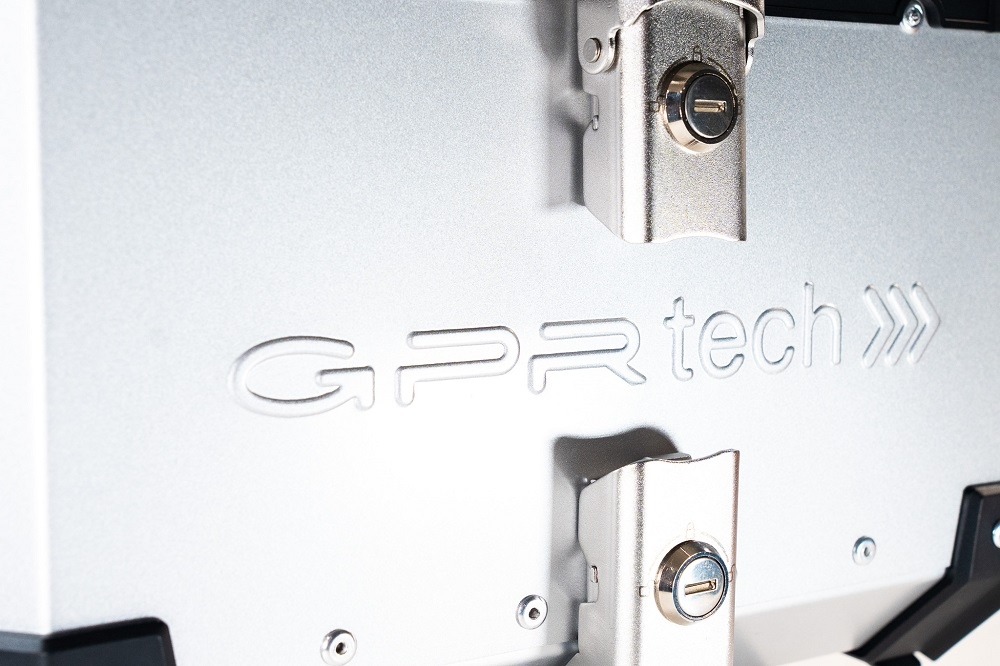 GPR TECH BAUL ALPI-TECH 26 LT. PLATA Baúl superior Top Case de aluminio color plata con placa universal incluida Capacidad Litros 26