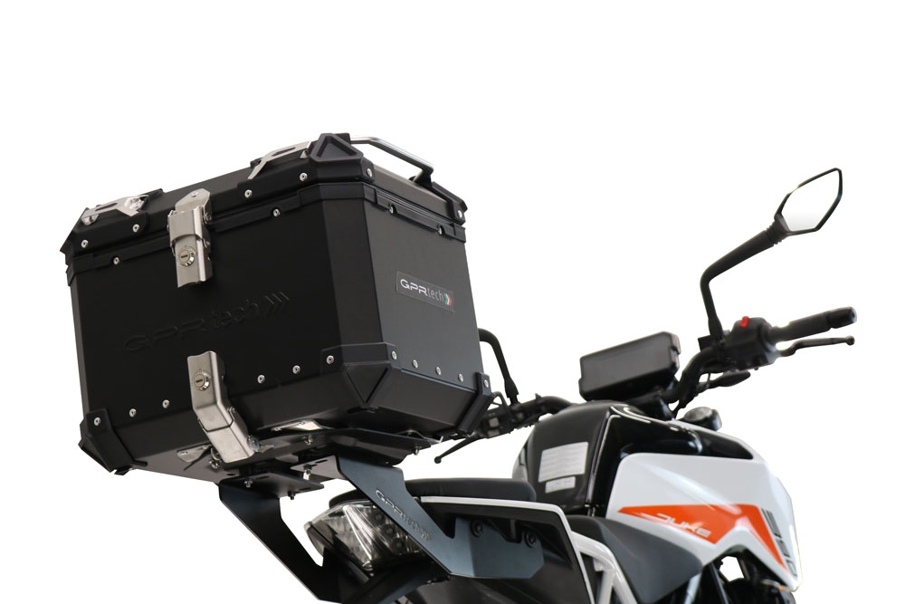 Baúl en aluminio color plata, incluye portaequipajes específico de aluminio y placa especifica de acero. Baúl GPR TECH compatible con  Ktm Duke 125 2021/2023 e5