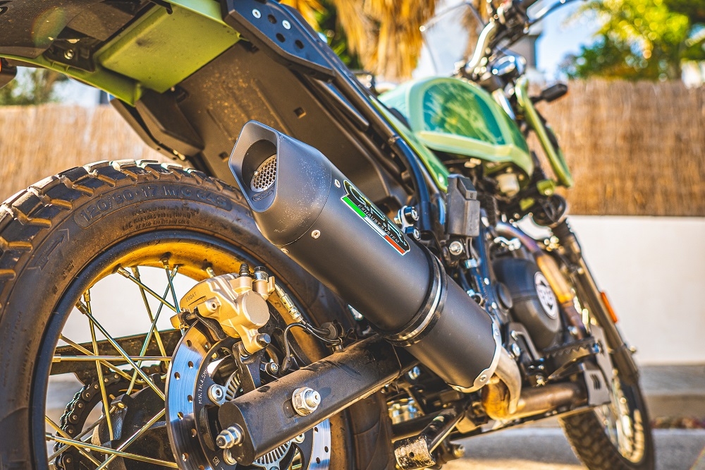 Escape compatible con Royal Enfield Himalayan 410 DIAM 42.5 2017-2020, Furore Evo4 Nero, Escape legal, homologado, silenciador con catalizador, db killer desmontable y tubo de conexión específico 