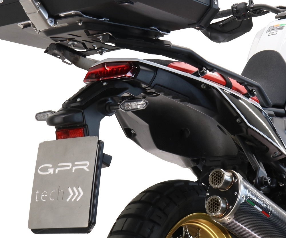 Baúl en aluminio color plata, incluye portaequipajes específico de aluminio y placa especifica de acero. Baúl GPR TECH compatible con  Yamaha Tenere 700 2021/2024 e5