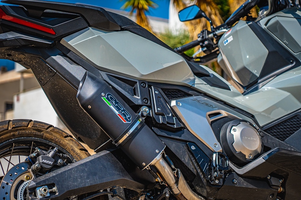 Escape compatible con Honda X-Adv 750 2021-2024, Furore Evo4 Nero, Escape legal, homologado, silenciador con db killer desmontable y tubo de conexión específico 