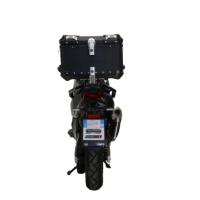 Baúl GPR TECH compatible con  Sym ADX TG 400 2024/2026 e5 Plus Baúl Alpi-Tech en aluminio, color negro con placa específica incluida Capacidad Litros 45