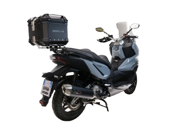 Baúl GPR TECH compatible con  Sym ADX 300 2024/2026 e5 Plus Baúl Alpi-Tech en aluminio, color negro con placa específica incluida Capacidad Litros 26