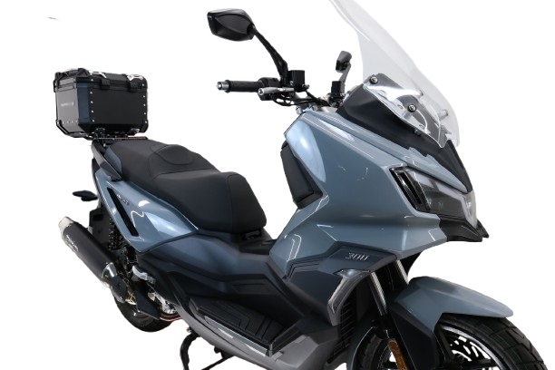 Baúl GPR TECH compatible con  Sym ADX 300 2024/2026 e5 Plus Baúl Alpi-Tech en aluminio, color negro con placa específica incluida Capacidad Litros 26
