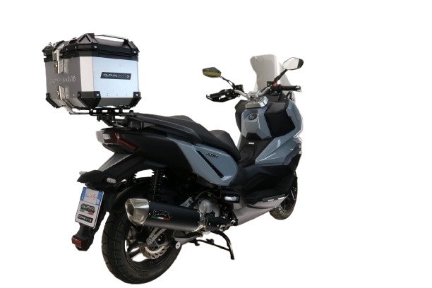 Baúl GPR TECH compatible con  Sym ADX 300 2024/2026 e5 Plus Baúl Alpi-Tech en aluminio color plata con placa específica incluida Capacidad Litros 26