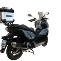 Baúl GPR TECH compatible con  Sym ADX 300 2024/2026 e5 Plus Baúl Alpi-Tech en aluminio color plata con placa específica incluida Capacidad Litros 26