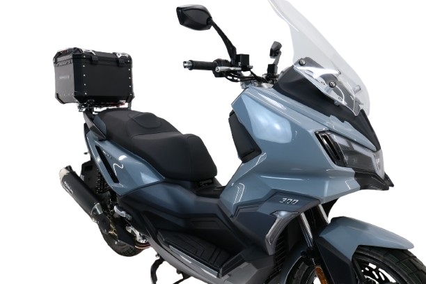 Baúl GPR TECH compatible con  Sym ADX 300 2024/2026 e5 Plus Baúl Alpi-Tech en aluminio, color negro con placa específica incluida Capacidad Litros 35