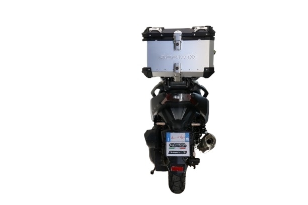 Baúl GPR TECH compatible con  Sym ADX 300 2024/2026 e5 Plus Baúl Alpi-Tech en aluminio color plata con placa específica incluida Capacidad Litros 45