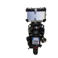 Baúl GPR TECH compatible con  Sym ADX 300 2024/2026 e5 Plus Baúl Alpi-Tech en aluminio color plata con placa específica incluida Capacidad Litros 45
