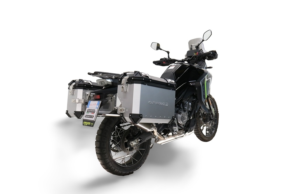 GPR TECH compatible con  Cf Moto 450MT 2023/2025 Euro5 Plus Par de maletas laterales en aluminio con lado derecho contorneado, color plata con portaequipajes específico Capacidad 38 LT. + 32 LT.