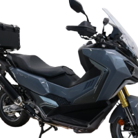 Baúl GPR TECH compatible con  Sym ADX TG 400 2024/2026 e5 Plus Baúl Alpi-Tech en aluminio, color negro con placa específica incluida Capacidad Litros 26
